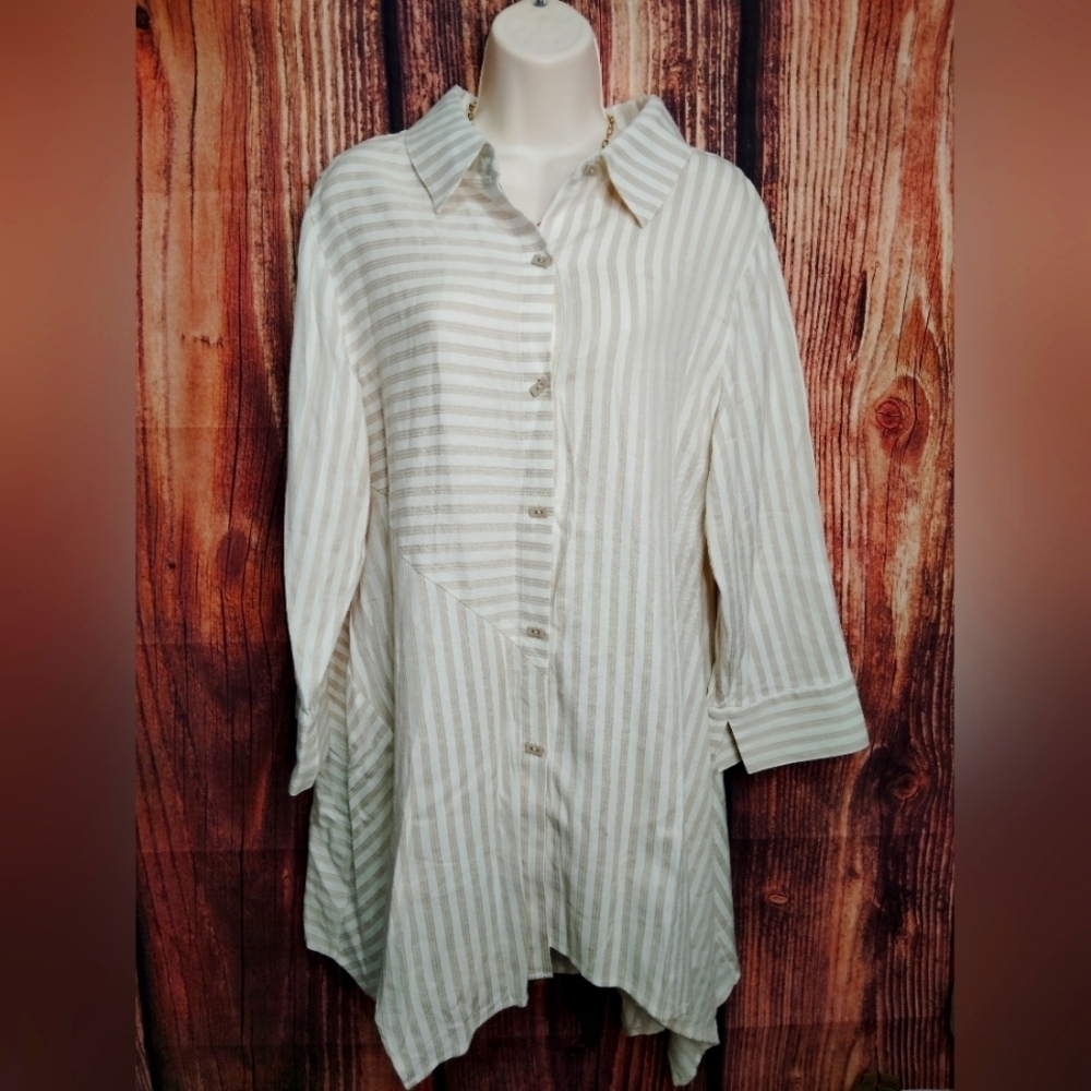 Soft Surroundings Stripped Women's Top Size Medium With Fun Shaped Buttons